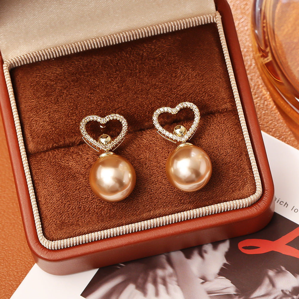 Classic Heart Pearl Stud Earrings Fashionable And Elegant