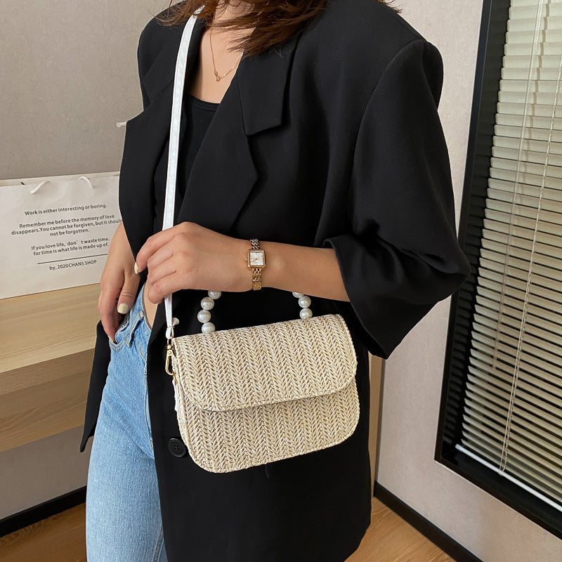 Straw bale for chains in summer