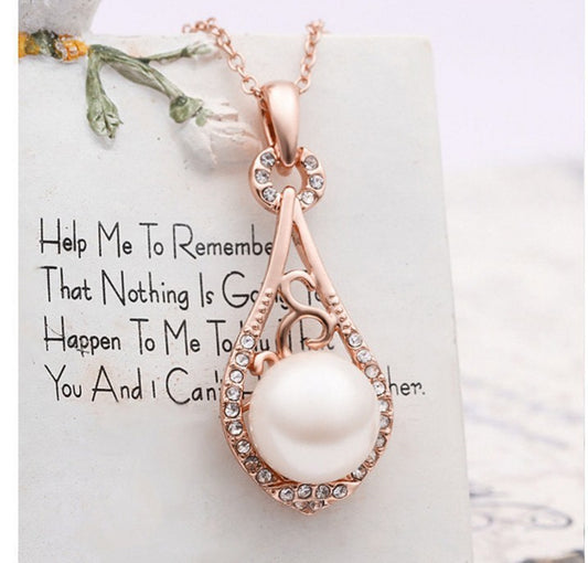 Fashion Pearl Necklace Clavicle Chain